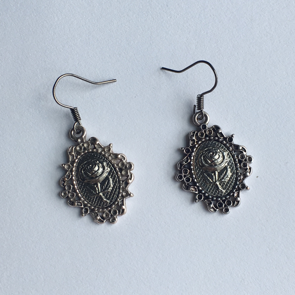 🌹 Rose stamping silver dangle earrings 🌹